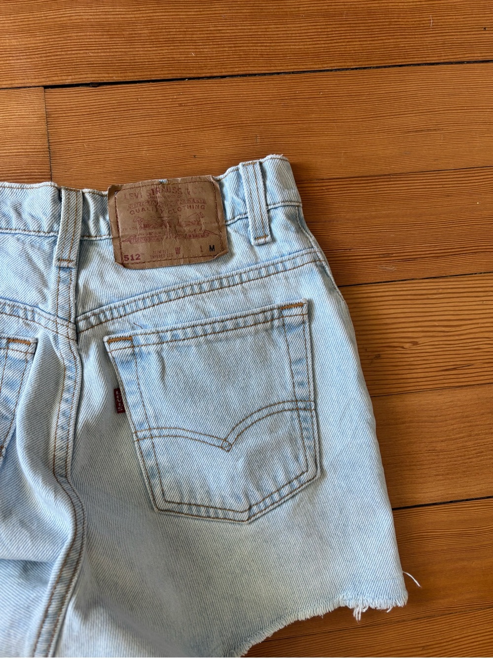 Vintage 1990s Levi’s 512 light wash cut off shorts made in USA 🩵 hot pants - Picture 2 of 7